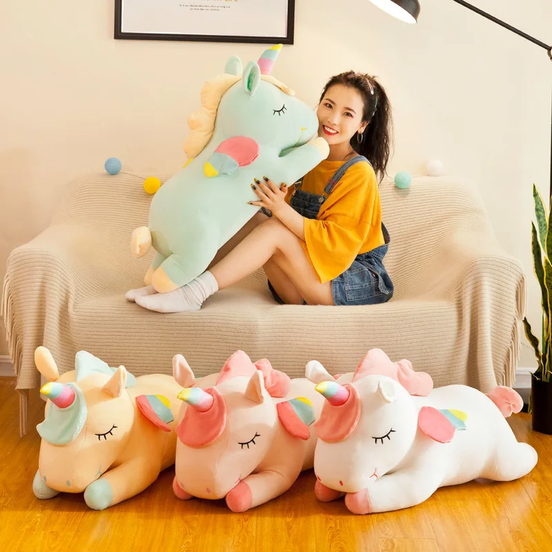 licorne kawaii peluche dans le salon