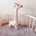 Girafe en Peluche Geante dans le lit