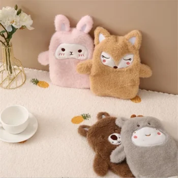 bouillotte peluche renard contre le mur 2