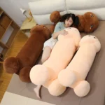 femme couchee avec peluche zizi kawaii