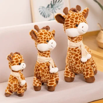 trois tailles de girafe en peluche kawaii 30cm 45cm et 55cm